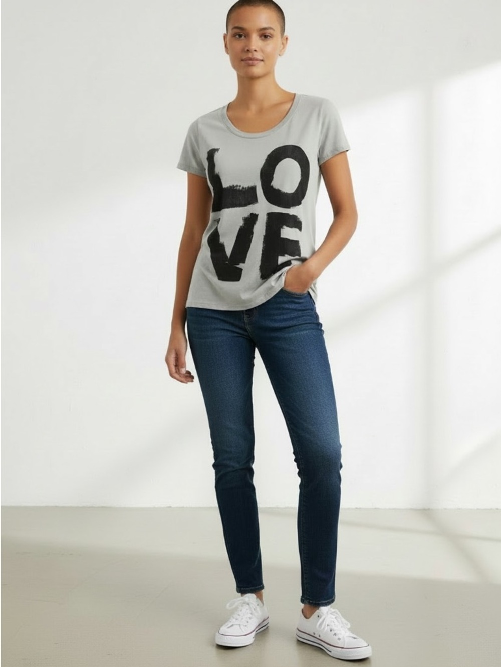 Forever 21 Light Gray Short Sleeve 'LOVE' Graphic Tee, Size M